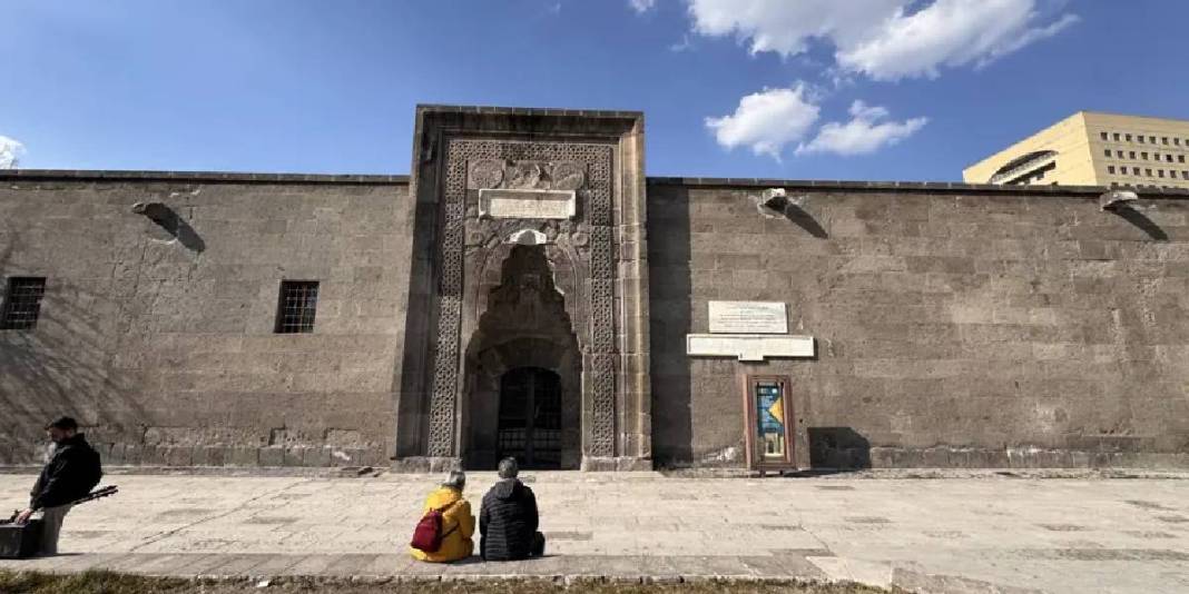 Anadolu’da ilk olma özelliğine sahip: 820 yıldır tıp tarihine ışık tutan fakülte 5